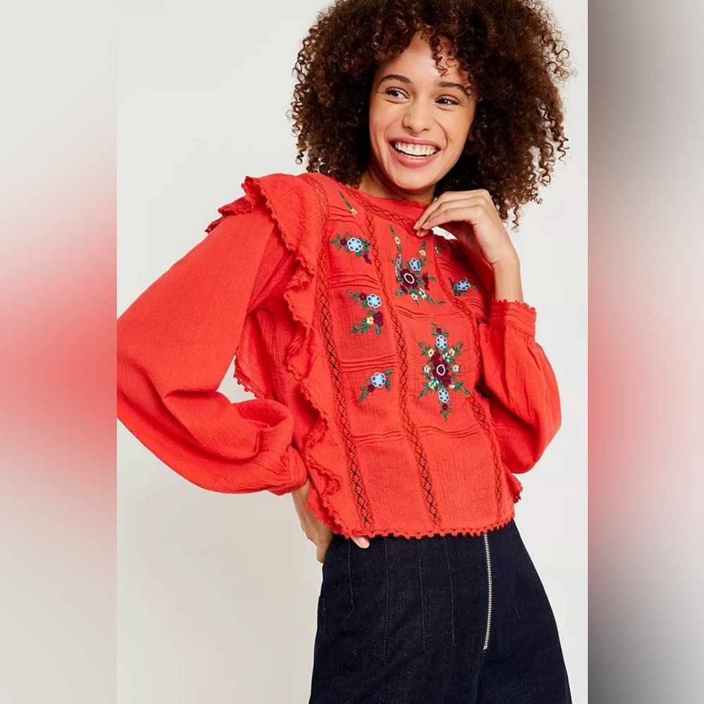Free People Amy Red Floral Bordado Top Boho Chic Peasant Blouse Coastal Cowgirl
